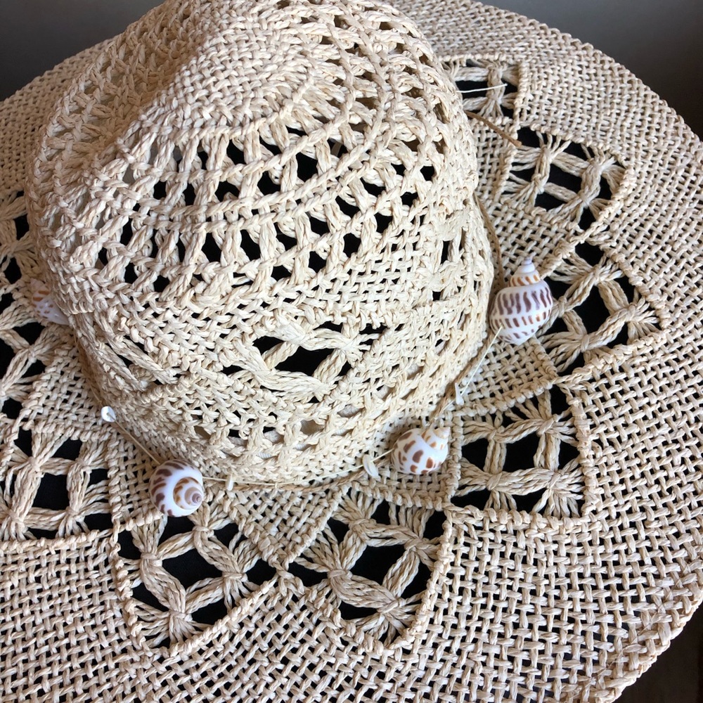 Straw Hat with Shells - Picture 7 of 11